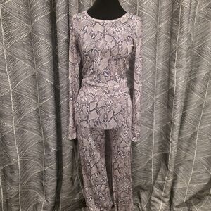Good American Snakeskin Print Pajama Set - Gray